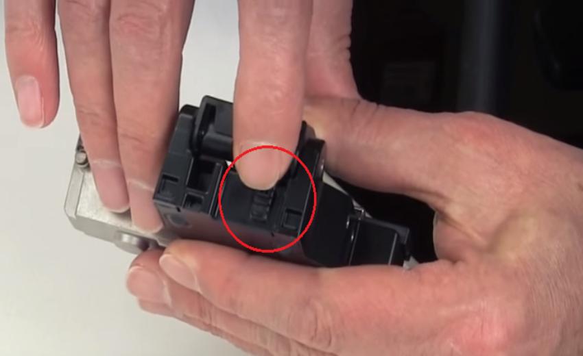 Cách xoay lưỡi dao đúng