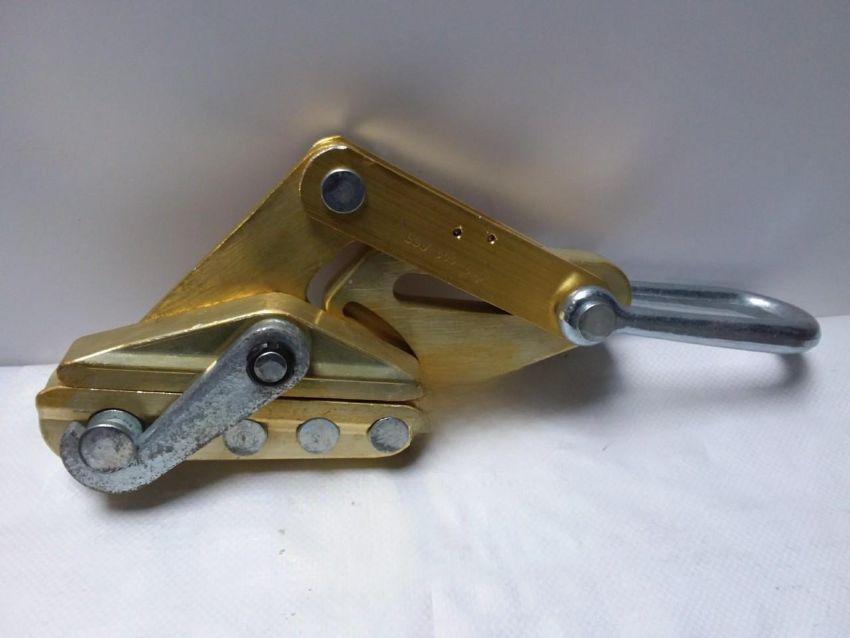 Cấu tạo của cóc kẹp cáp gồm những bộ phận gì?