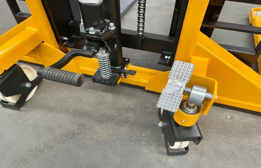 Cấu tạo xe nâng tay cao