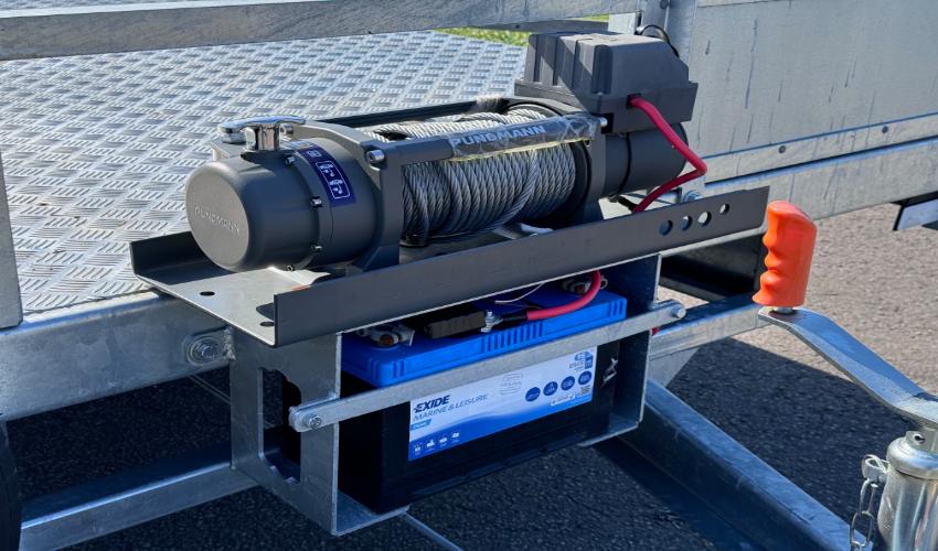 Chạy bằng ắc quy xe hơi