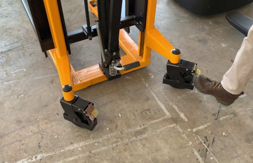 Đặc điểm của dòng xe nâng tay cao 2