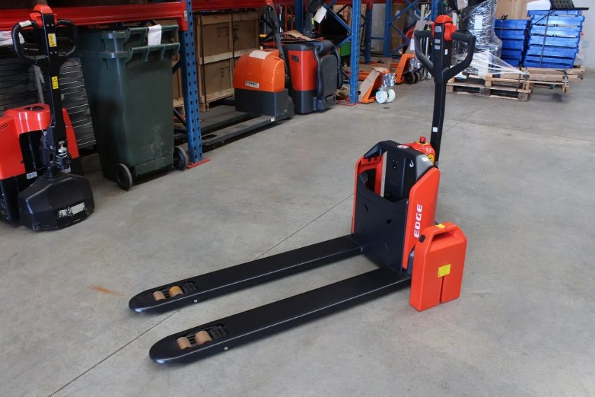Đặc điểm nổi bật của xe nâng điện tay thấp