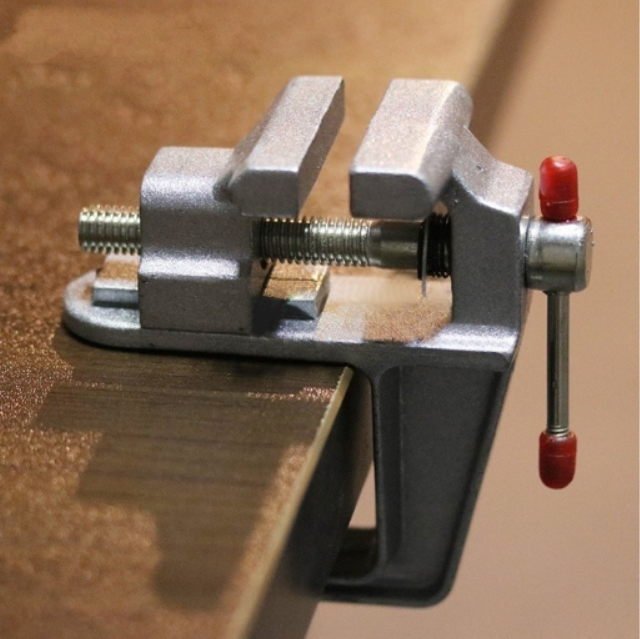 Ê tô kẹp bàn cố định