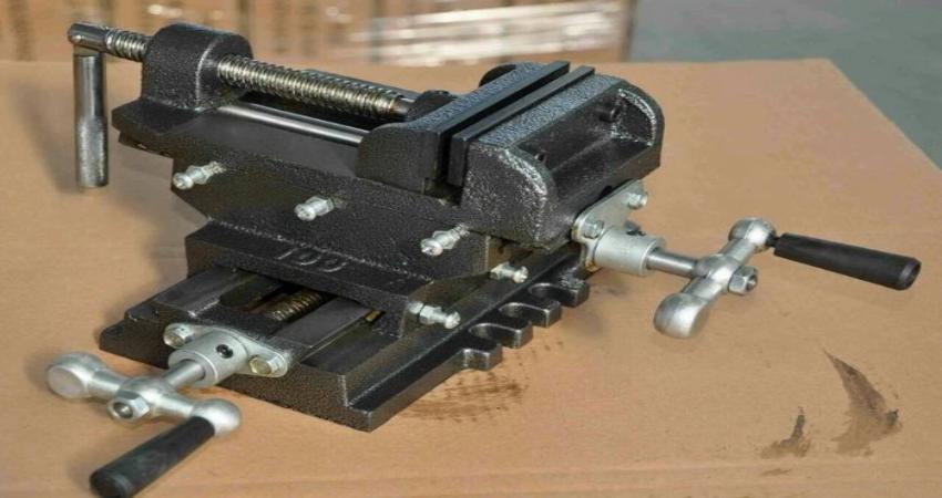 Ê tô kẹp bàn có thể điều chỉnh được không