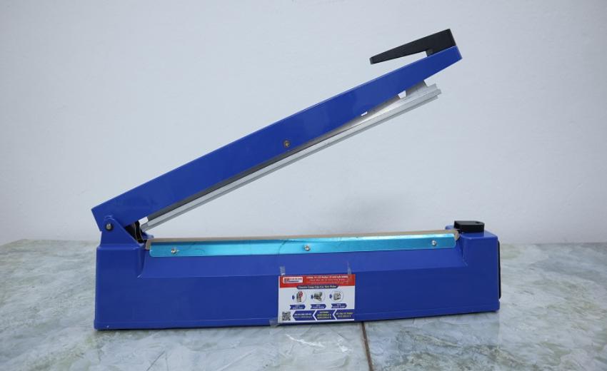 Giá máy hàn miệng túi dập tay hiện nay