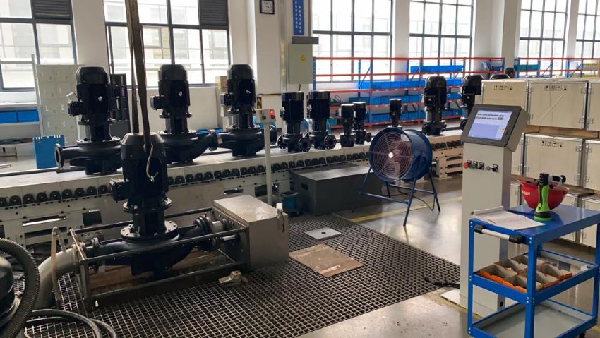 Giải pháp kiểm soát lưu lượng biến tần bơm inline công nghiệp