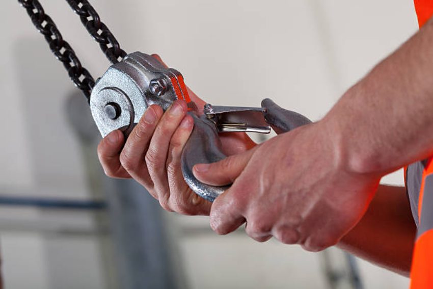Hướng dẫn các bước an toàn khi gắn và vận hành móc cẩu