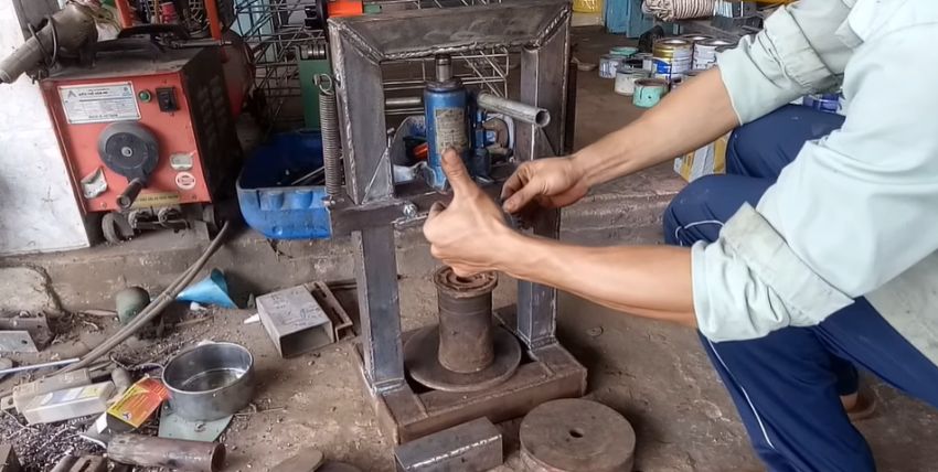 Bước 5: Lắp kích thủy lực 3