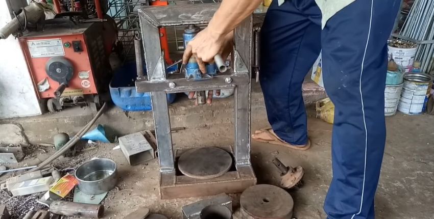 Bước 5: Lắp kích thủy lực 1