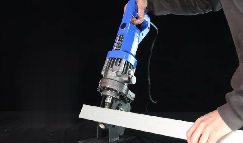 Hướng dẫn sử dụng máy đột lỗ thủy lực cầm tay