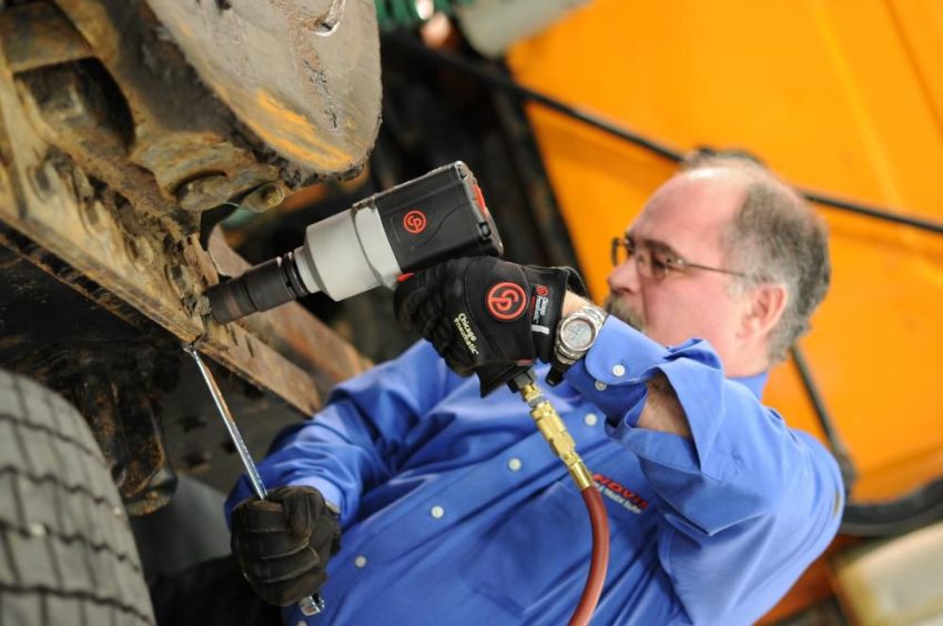 Hướng dẫn sử dụng súng xiết bu lông an toàn hiệu quả 1