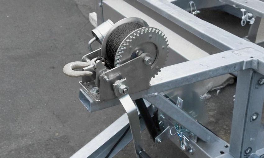 Hướng dẫn lắp đặt và sử dụng tời quay tay đúng kỹ thuật