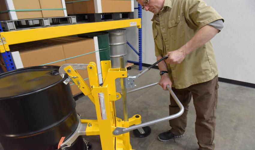 Hướng dẫn sử dụng xe nâng di chuyển phuy an toàn