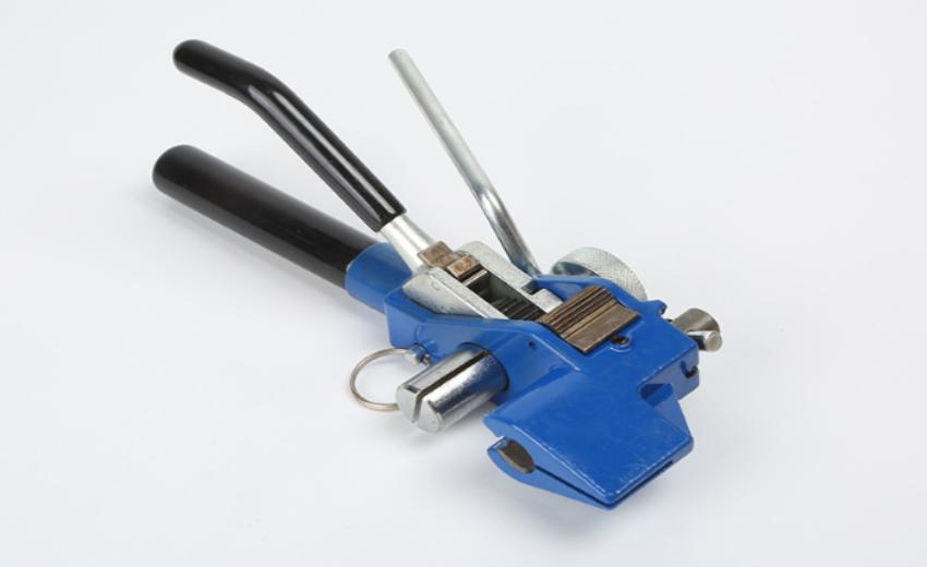 Kìm siết đai inox LQA001 có thể đóng đai những loại hàng hóa nào?