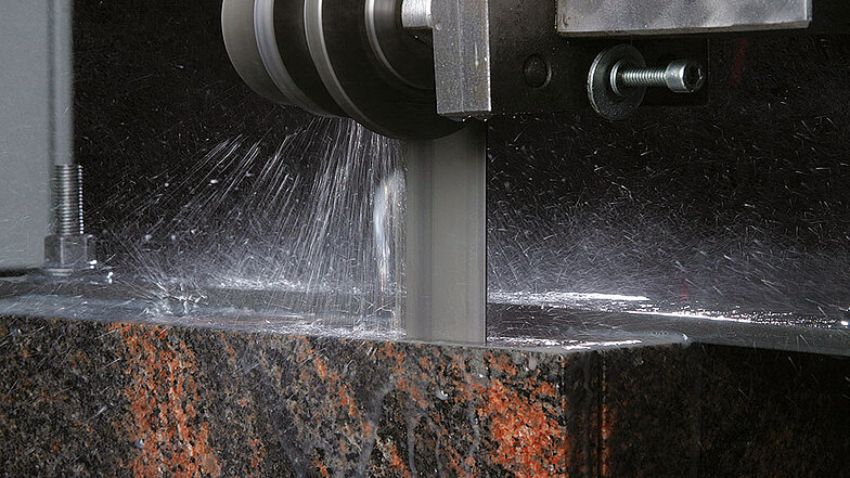Kỹ thuật cắt đường cong và chi tiết phức tạp bằng cưa vòng