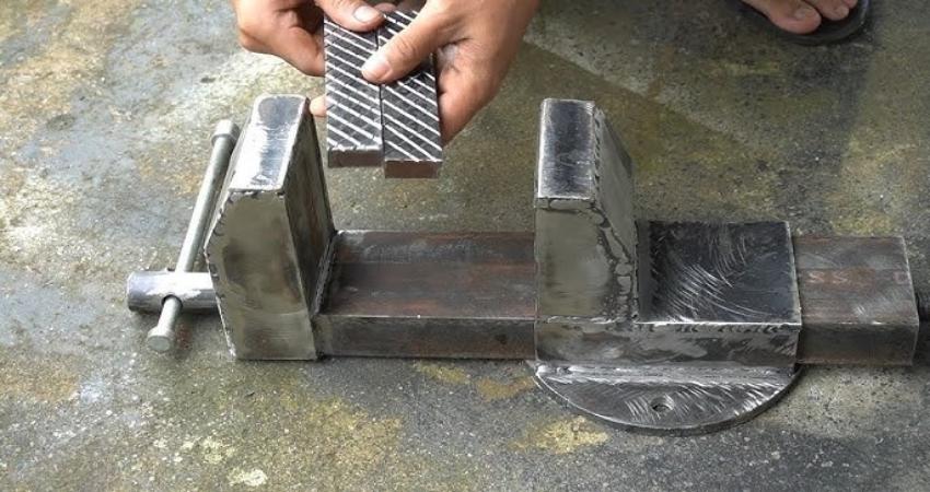 Làm thế nào để thay thế các phụ kiện hoặc bộ phận hỏng của ê tô kẹp bàn