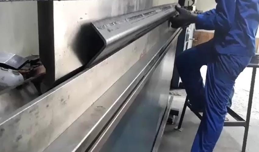 Lực chấn của máy (F)