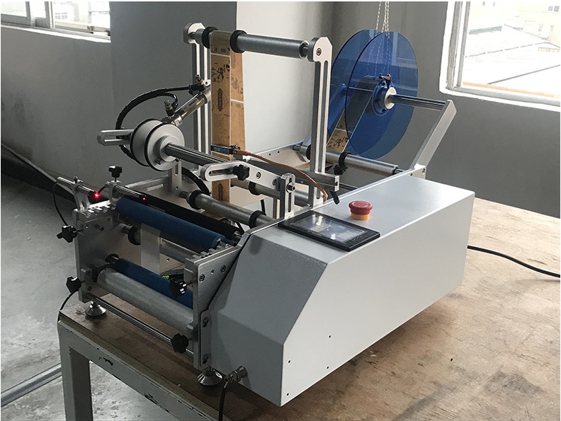 Máy dán nhãn tự động DBK LT02 1