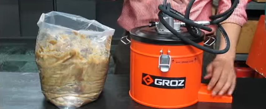 Cần lưu ý gì khi sử dụng bình bơm mỡ bằng hơi?