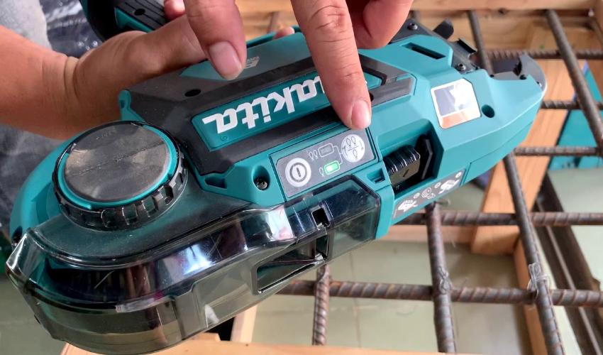 Cách nạp dây và vệ sinh đầu máy buộc