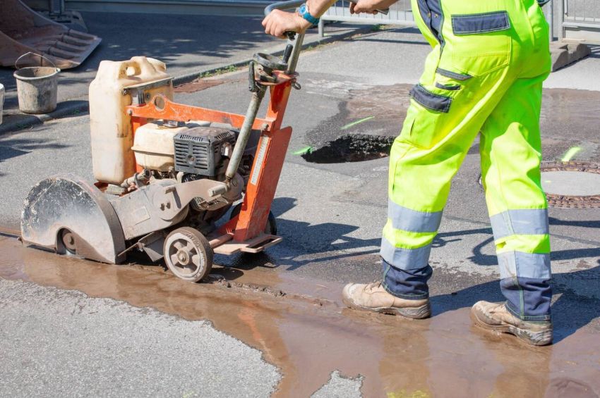 Máy cắt đường bê tông