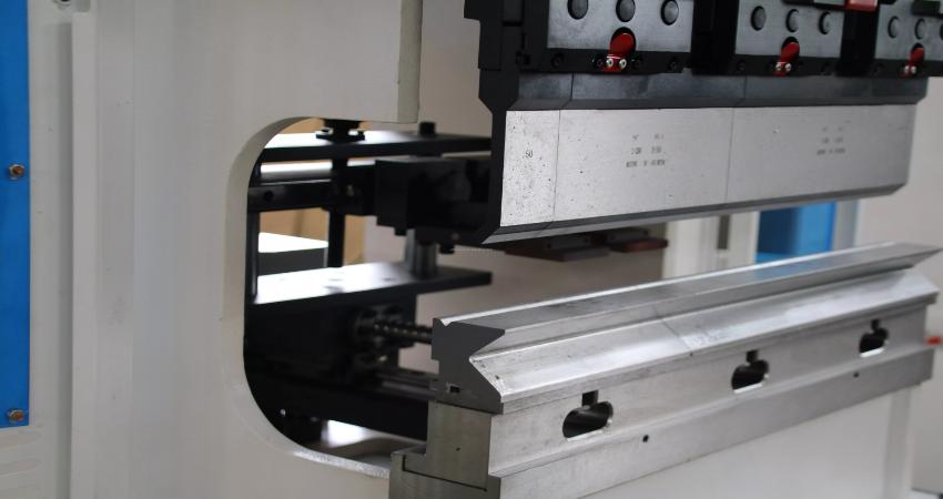 Máy chấn thủy lực mini PBC – 40T/1300 2