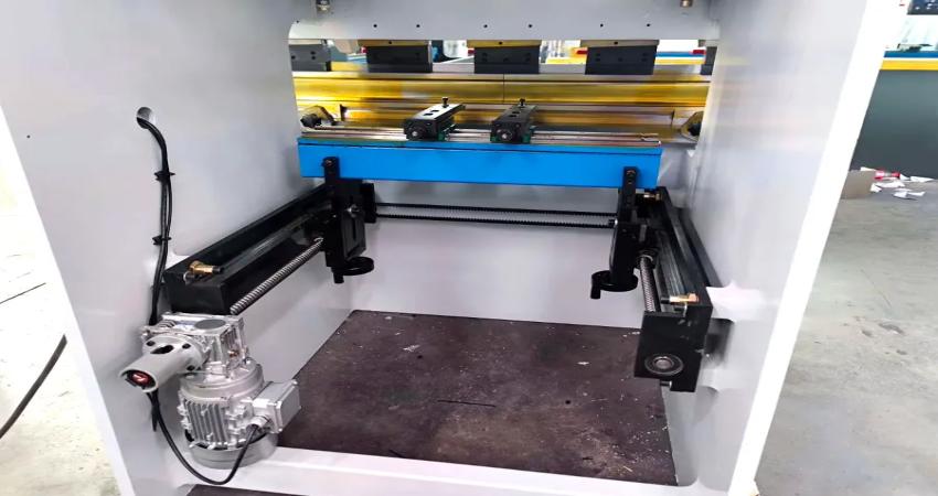 Máy chấn thủy lực mini PBC – 40T/1300 4