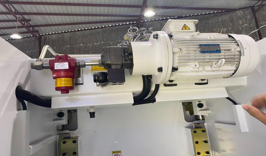 Máy chấn tôn CNC YAWEI PBA 35/1250 4