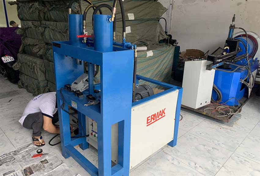 mo-ta-san-pham-may-dot-ty-dong-ket-hop-dot-cung-luc-nhieu-kich-thuoc-lo-ERMAK-Q125-2A