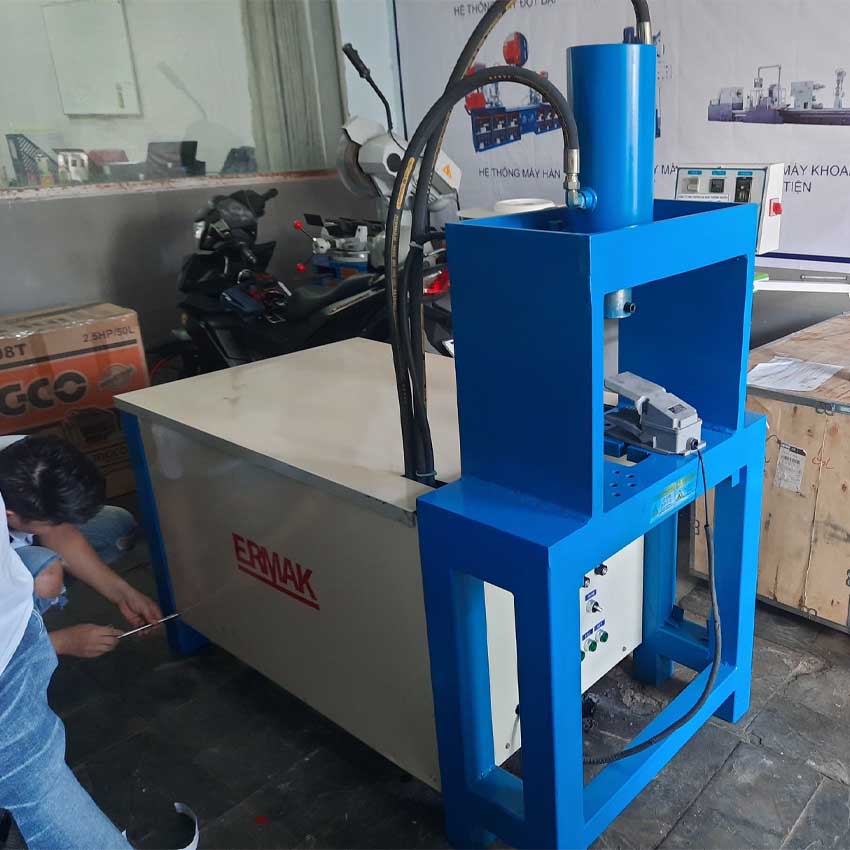 mo-ta-san-pham-may-dot-dap-01-xilanh-Ermak-Y140-1A