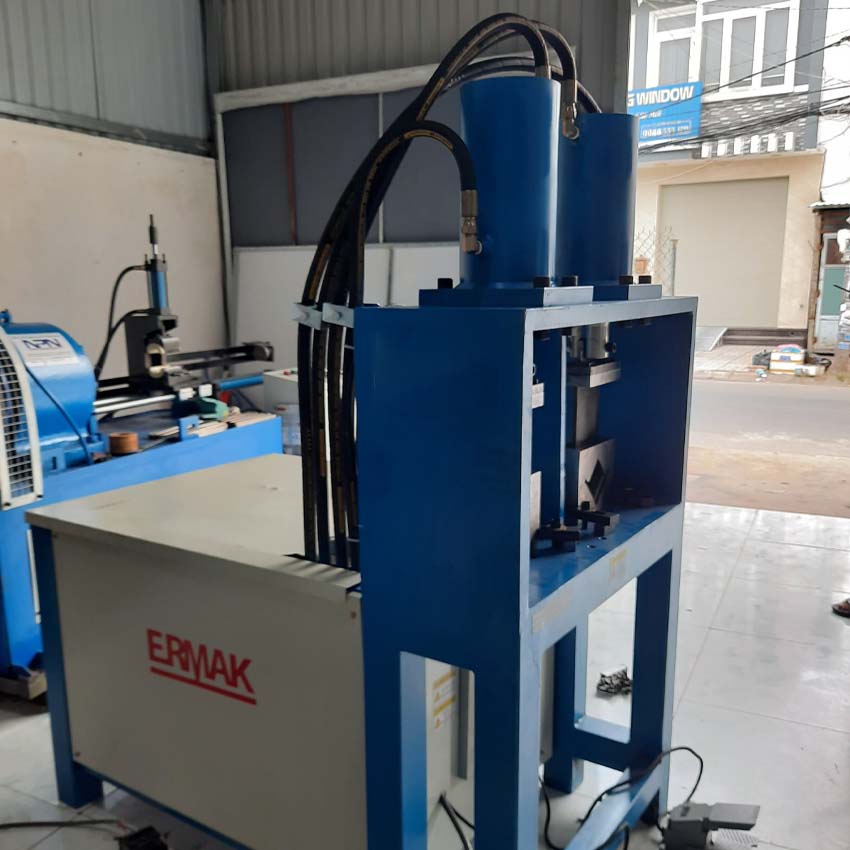 gioi-thieu-san-pham-may-dot-dap-tu-dong-ket-hop-dot-cung-luc-nhieu-kich-thuoc-lo-ERMAK-Q125-2A