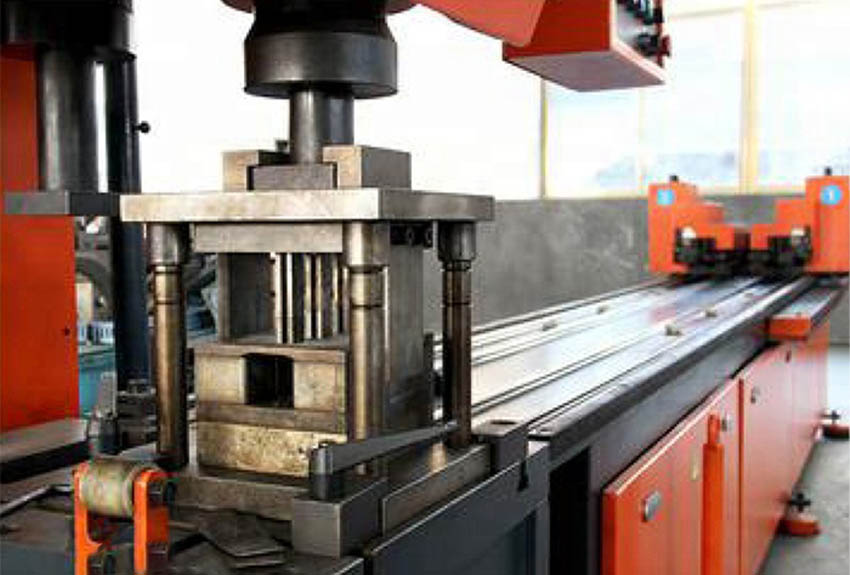 thong-so-kt-thuat-may-dot-dap-thuy-luc-CNC-gia-cong-3-mat-san-pham-ERMAK-J/G3-10000-CNC