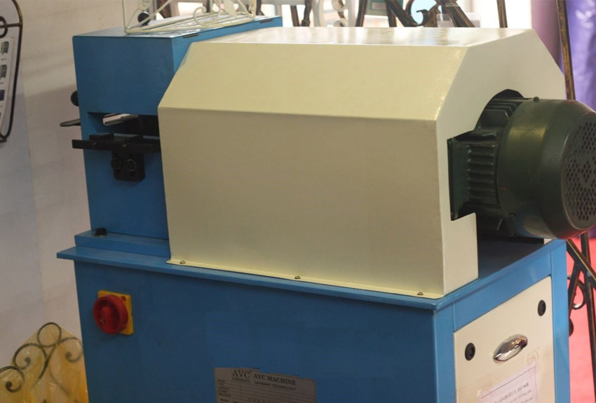 gioi-thieu-san-pham-may-can-thep-duoi-ca