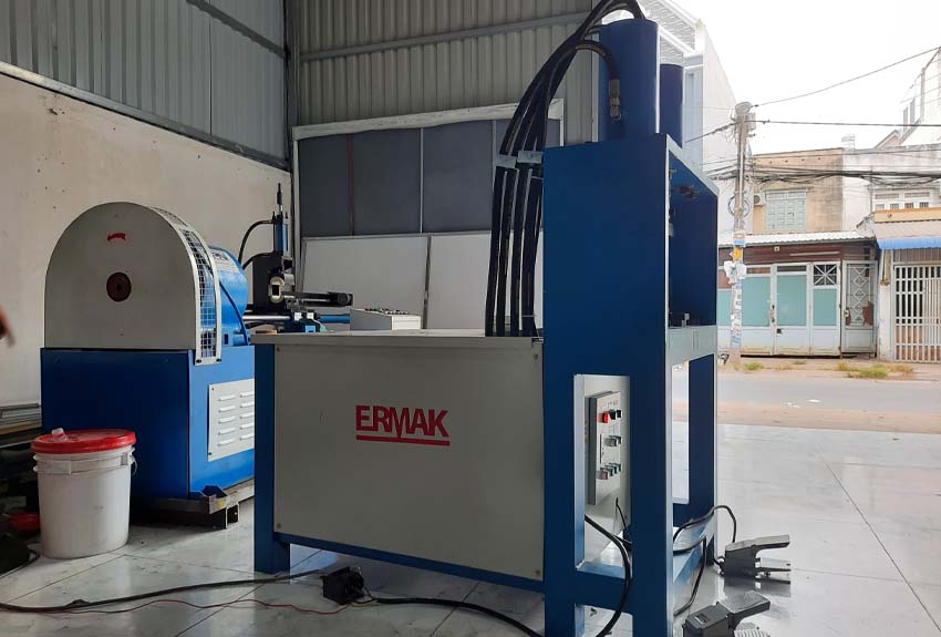 thong-so-ky-thuat-may-dot-dap-tu-dong-ket-hop-dot-cung-luc-nhieu-kich-thuoc-lo-ERMAK-Q125-2A