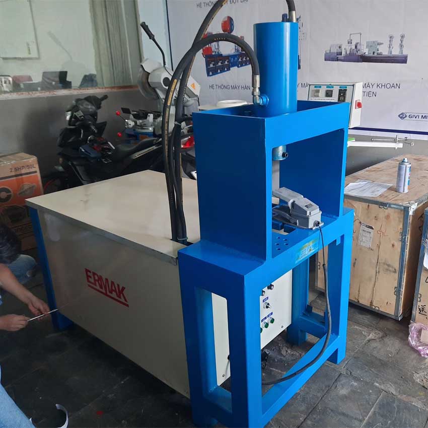 máy đột dập 01 xilanh Ermak Y63-1A