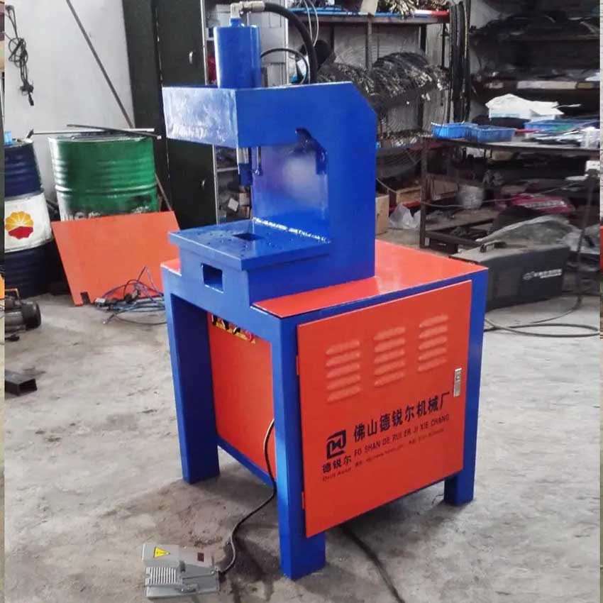 Máy đột dập thủy lực 1 đầu R300- 22 kW