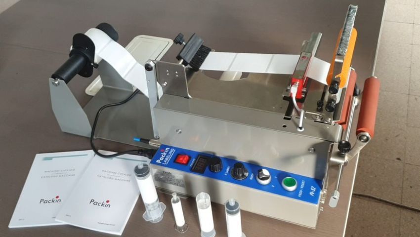 Máy dán nhãn bán tự động