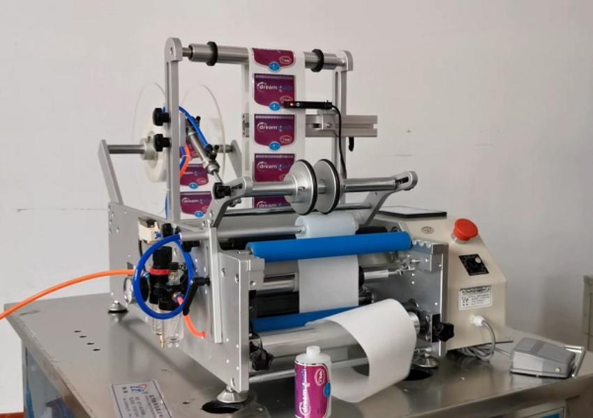 Máy dán nhãn tự động