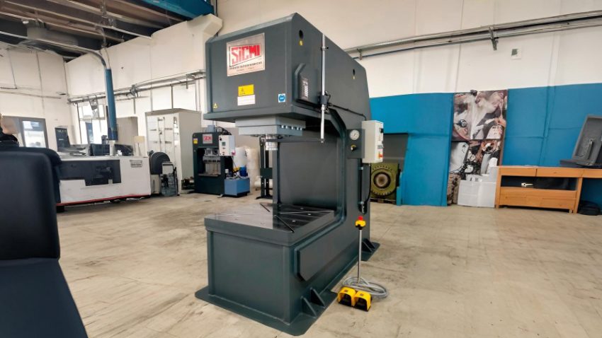 Máy dập dạng chữ C (C - Frame Press):