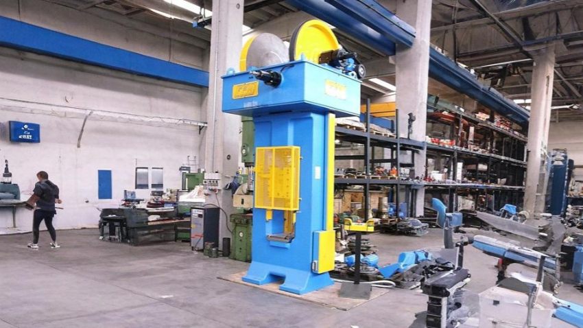 Máy dập ma sát trục vít (Friction screw press)
