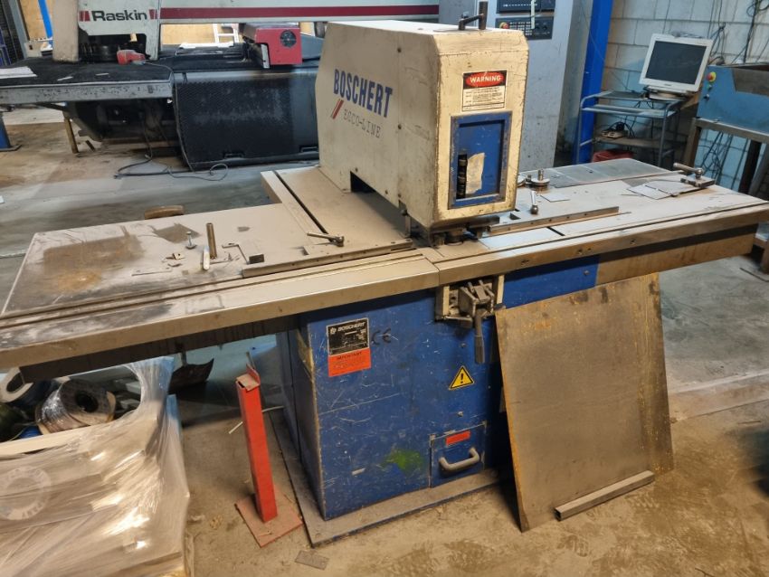 Sự khác biệt giữa máy đột dập thủy lực và các loại máy đột dập khác