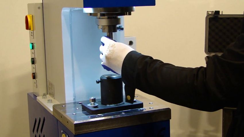 Thực hiện đột dập