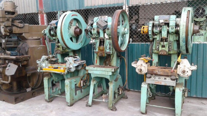 Máy đột dập thủy lực và máy đột dập cơ