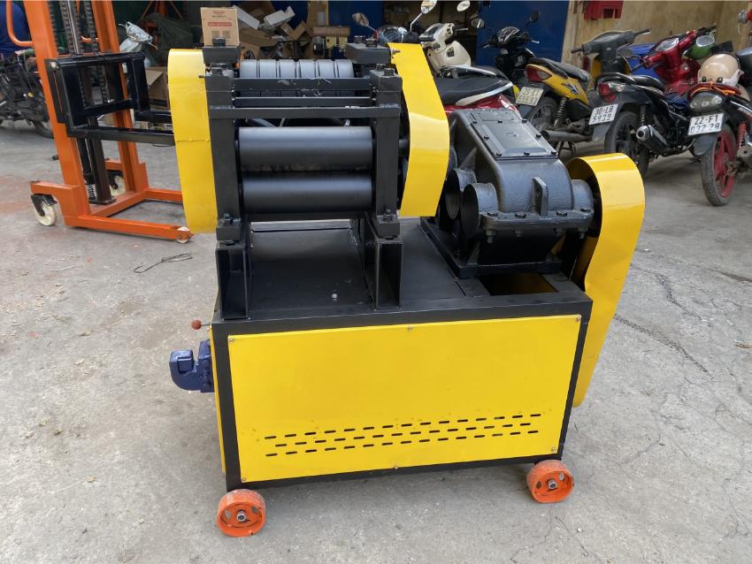 Máy duỗi cắt sắt phế liệu