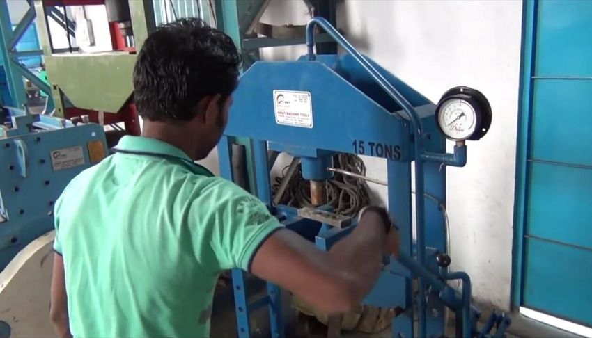 Tính năng của máy ép thuỷ lực 15 tấn