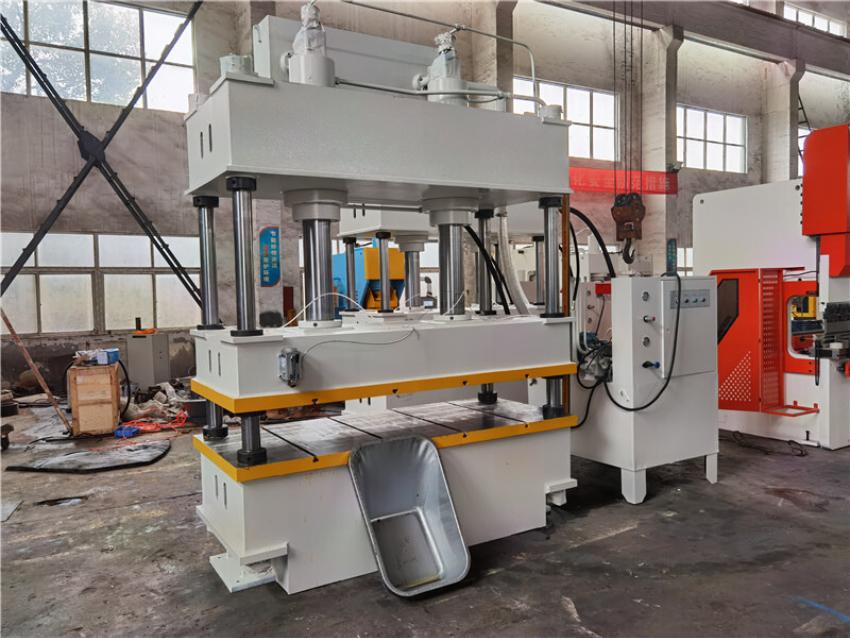 Đặc trưng của máy ép kiện thuỷ lực