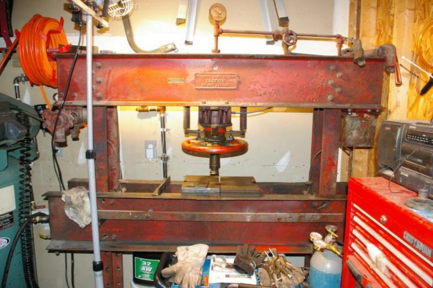 Ứng dụng máy ép thủy lực 60 tấn