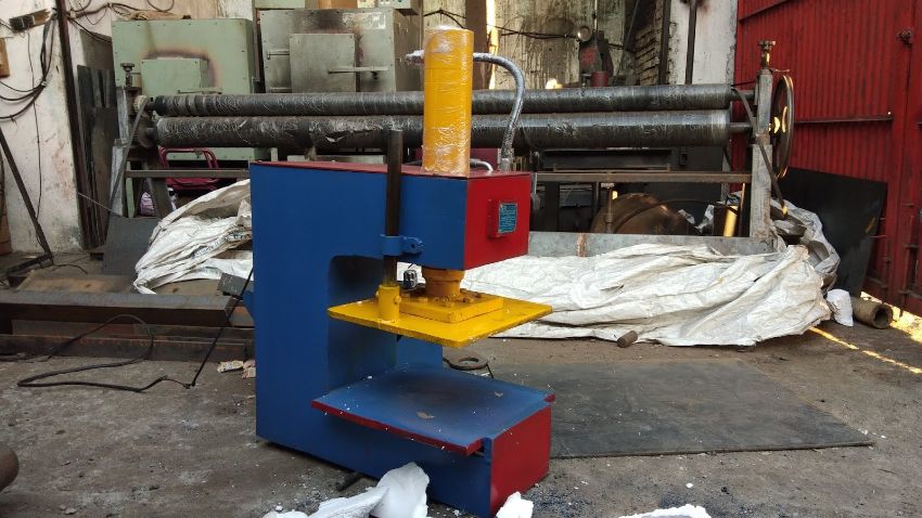 Ưu nhược điểm của máy ép thuỷ lực chữ C 1