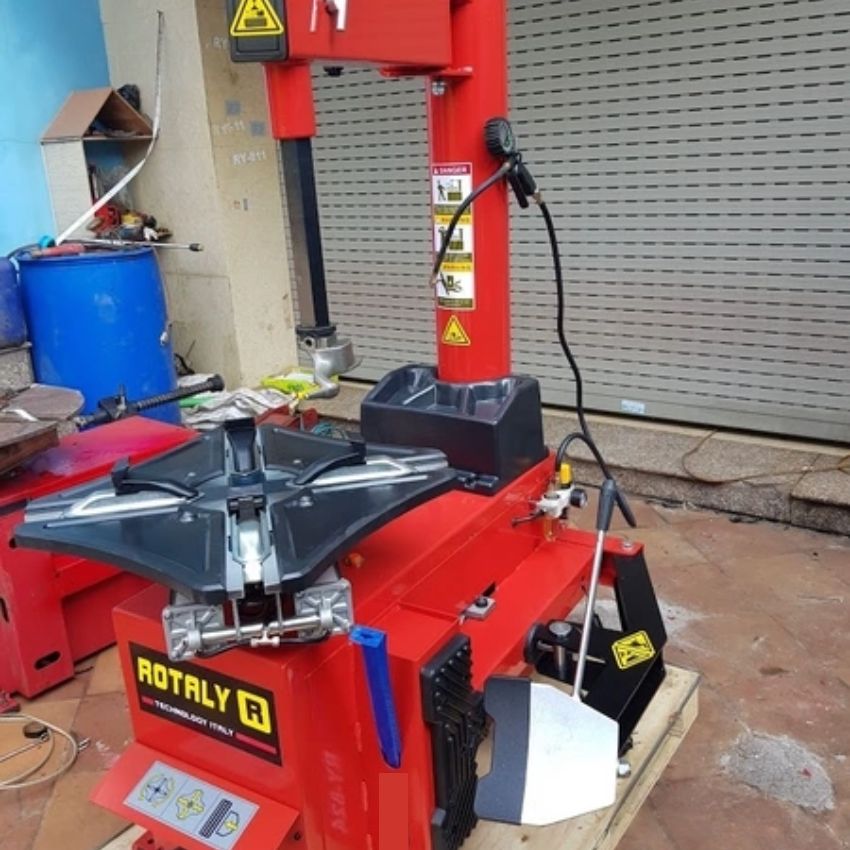 Những lý do nên lựa chọn máy ra vào lốp RY-806?