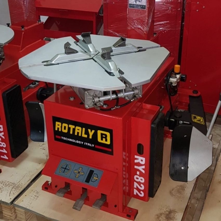 Ưu điểm của máy ra vào lốp RY-822